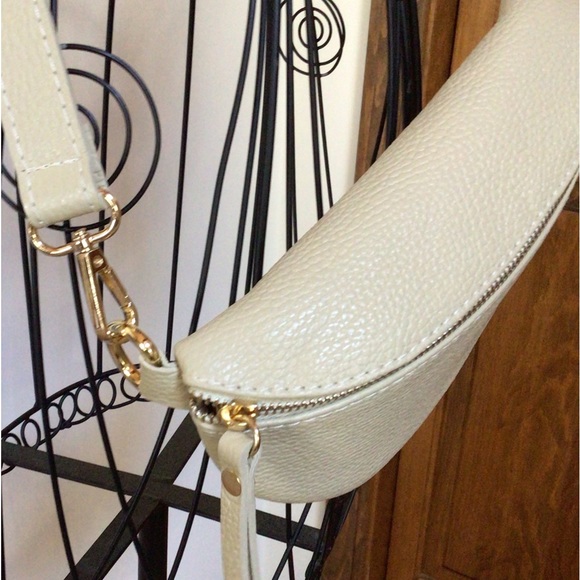 Diva Bags,Beautiful Ivory, crossbody or waist bag 10”x6” - Picture 5 of 7
